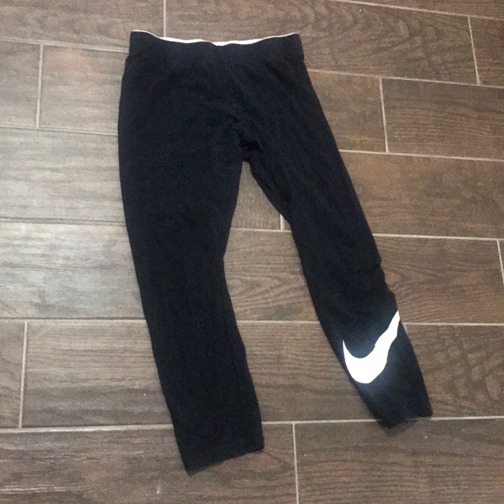 Black Size M Nike Capri Leggings
